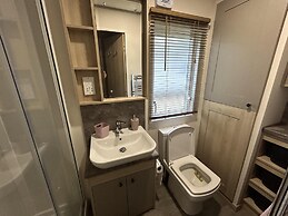 Craig Taravan Sleeps 4 With Private Decking