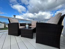 Craig Taravan Sleeps 4 With Private Decking