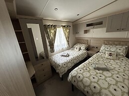 Craig Taravan Sleeps 4 With Private Decking