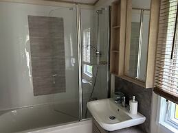 Craig Taravan Sleeps 4 With Private Decking