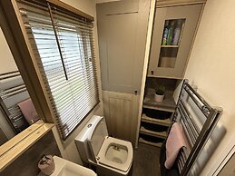Craig Taravan Sleeps 4 With Private Decking