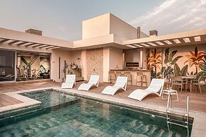Houze Residences – By AVA Rentals.