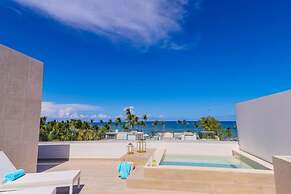 Elegant and Spacious Penthouse With Ocean View