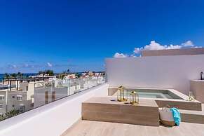 Elegant and Spacious Penthouse With Ocean View
