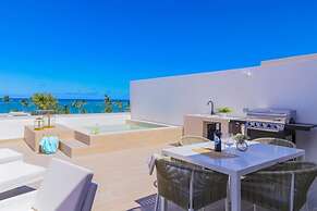 Elegant and Spacious Penthouse With Ocean View