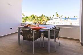 Elegant and Spacious Penthouse With Ocean View