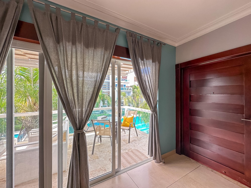 Beautiful 2 BR Apartment With BBQ