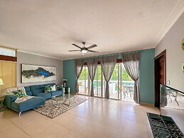 Beautiful 2 BR Apartment With BBQ