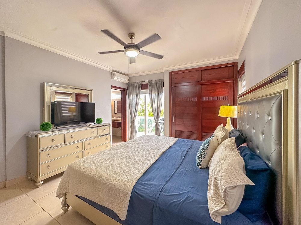 Beautiful 2 BR Apartment With BBQ