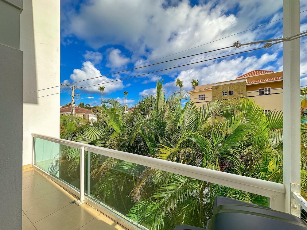 Beautiful 2 BR Apartment With BBQ