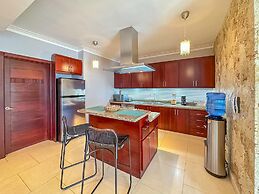 Beautiful 2 BR Apartment With BBQ