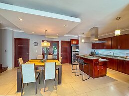 Beautiful 2 BR Apartment With BBQ