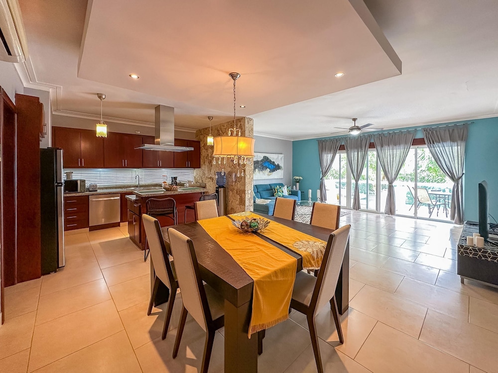 Beautiful 2 BR Apartment With BBQ