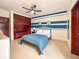 Beautiful 2 BR Apartment With BBQ