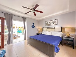 Gorgeous 1 BR PH Apartment w Jacuzzi