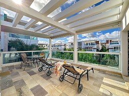 Gorgeous 1 BR PH Apartment w Jacuzzi