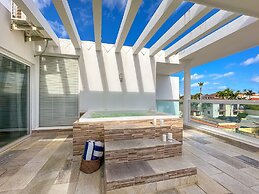 Gorgeous 1 BR PH Apartment w Jacuzzi