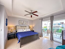 Gorgeous 1 BR PH Apartment w Jacuzzi
