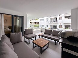 Incredibly Beautiful Condo Just Steps to the Beach