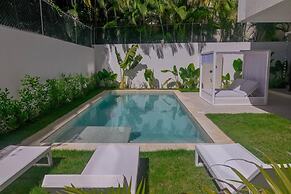 Incredibly Beautiful Condo Just Steps to the Beach
