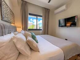 Incredibly Beautiful Condo Just Steps to the Beach