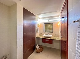 Incredible 3 BR Penthouse w BBQ Jacuzzi