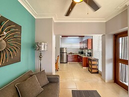 Incredible 3 BR Penthouse w BBQ Jacuzzi