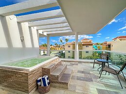 Incredible 3 BR Penthouse w BBQ Jacuzzi