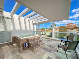 Incredible 3 BR Penthouse w BBQ Jacuzzi