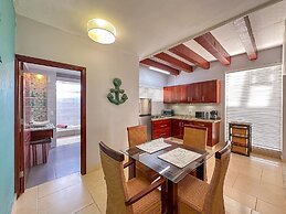Incredible 3 BR Penthouse w BBQ Jacuzzi