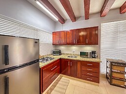 Incredible 3 BR Penthouse w BBQ Jacuzzi