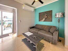 Incredible 3 BR Penthouse w BBQ Jacuzzi