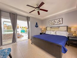 Incredible 3 BR Penthouse w BBQ Jacuzzi