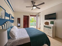 Incredible 3 BR Penthouse w BBQ Jacuzzi