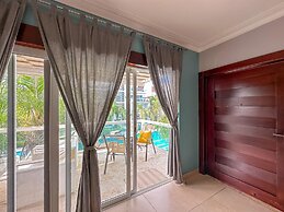 Incredible 3 BR Penthouse w BBQ Jacuzzi