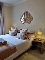 Luxurious Sea Point Apartment