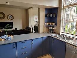 Luxurious Sea Point Apartment