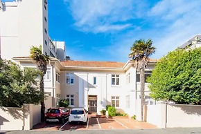 Luxurious Sea Point Apartment