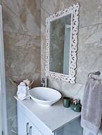 Luxurious Sea Point Apartment