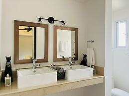 La Diosa Condos penthouse w plunge pool