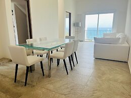La Diosa Condos penthouse w plunge pool