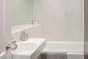 Stylish Grade II Apartment - The London