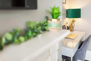 Stylish Grade II Apartment - The London