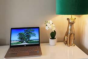 Stylish Grade II Apartment - The London
