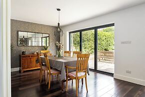 Stunning 5 Bed in the Centre of Bourton