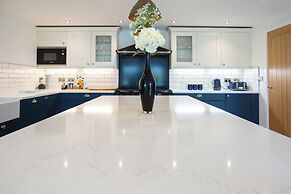 Orchard Barn-Luxury 4 BD Barn Conversion