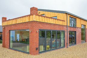 Orchard Barn-Luxury 4 BD Barn Conversion