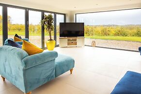 Orchard Barn-Luxury 4 BD Barn Conversion