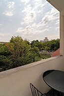 Chic Black & White 2BR on Dambovitei