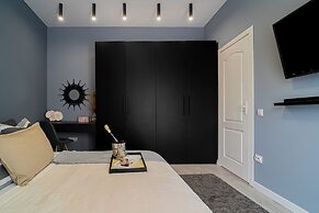 Chic Black & White 2BR on Dambovitei